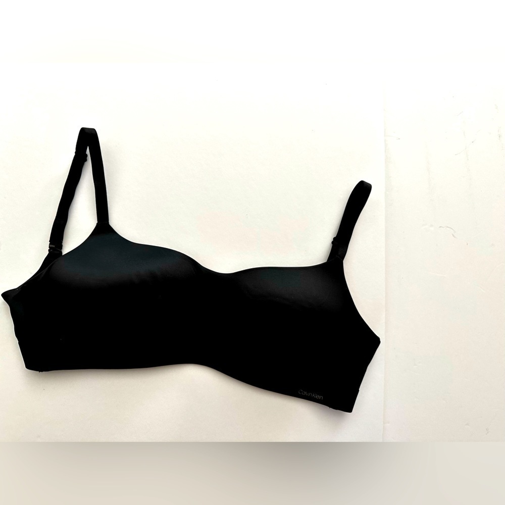 Calvin Klein Bra 36D Wire Free Demi 2 Way Convertible Straps Contour Cups Black